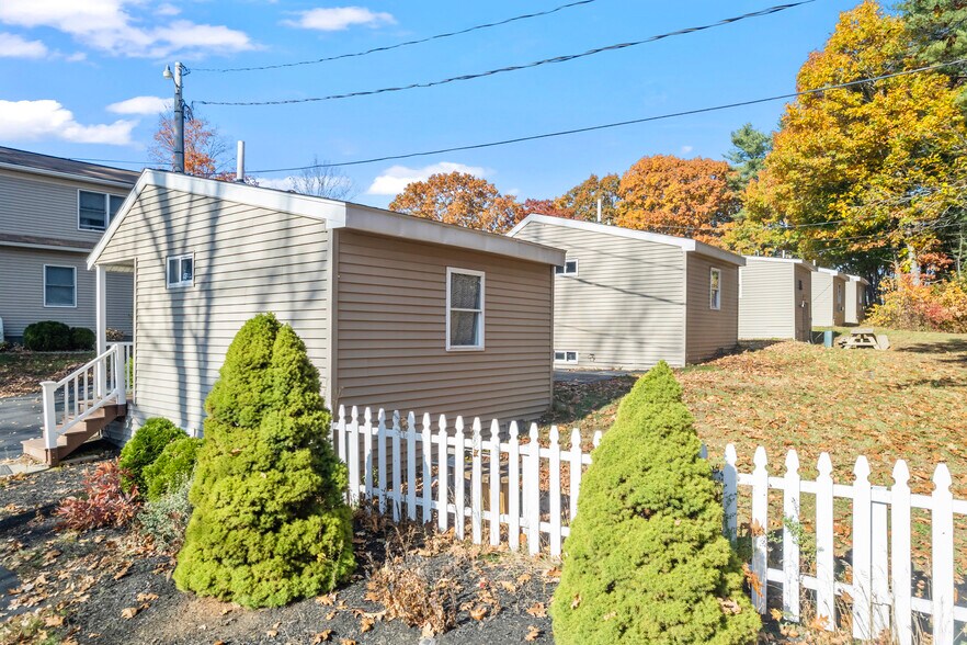 More Photos Of 79 Old Post Rd, Kittery Hotel For Sale