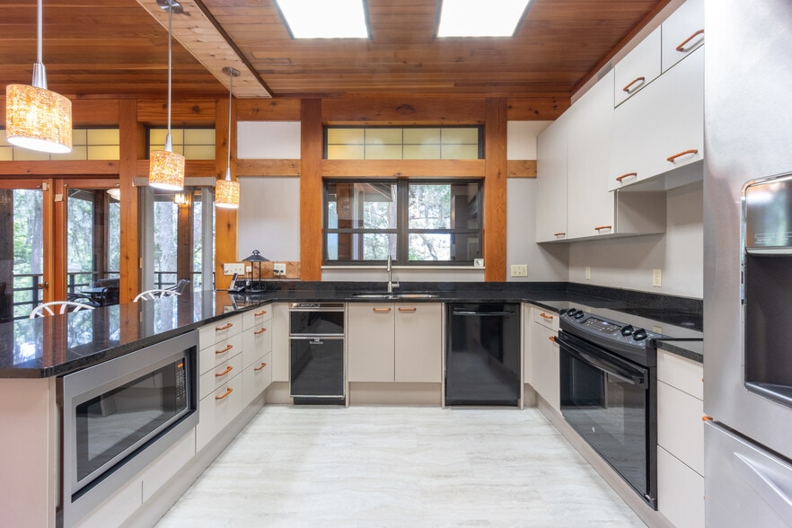 More Photos Of 1606 3rd Ave SE, Steinhatchee Lodge Meeting Hall For Sale