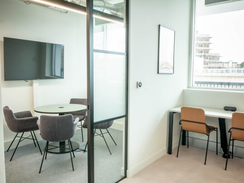 More Photos Of Charles Sq, Bracknell Coworking Space