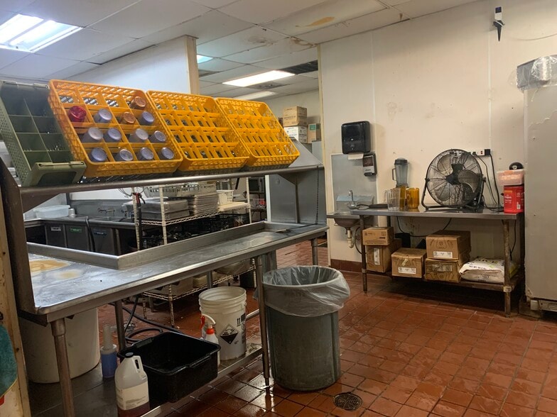 More Photos Of 961 Nasa Pky, Houston Unknown For Lease