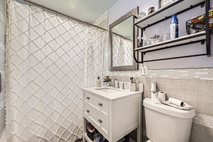 More Photos Of 8690 Verbena St, Commerce City Warehouse For Sale