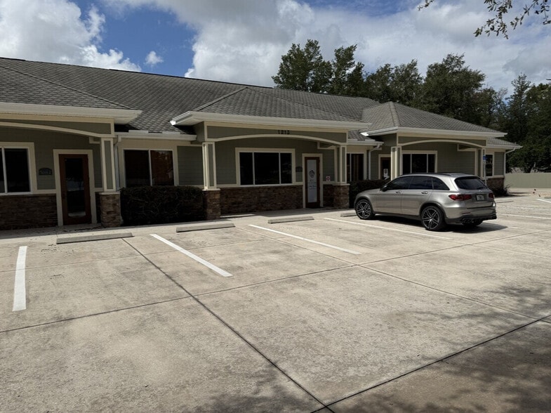 Primary Photo Of 1213 County Road 466A, Fruitland Park Medical For Lease