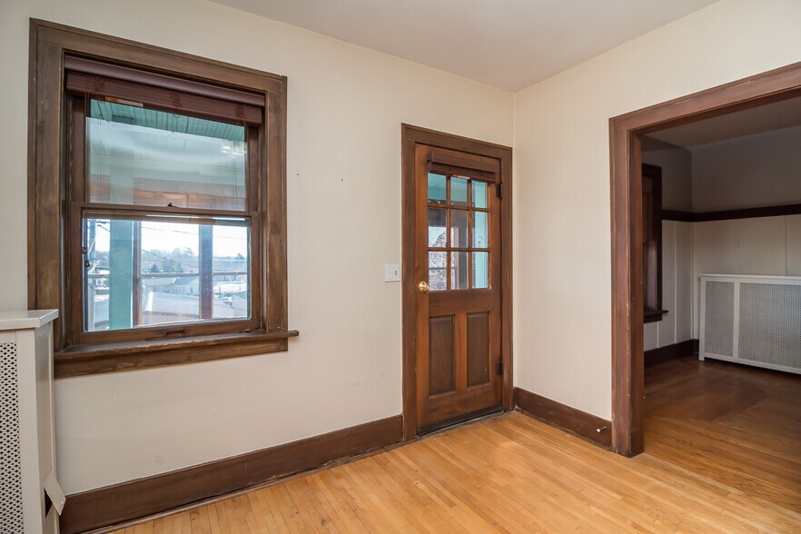 More Photos Of 71 N Williams St, Crystal Lake Storefront Retail Residential For Sale