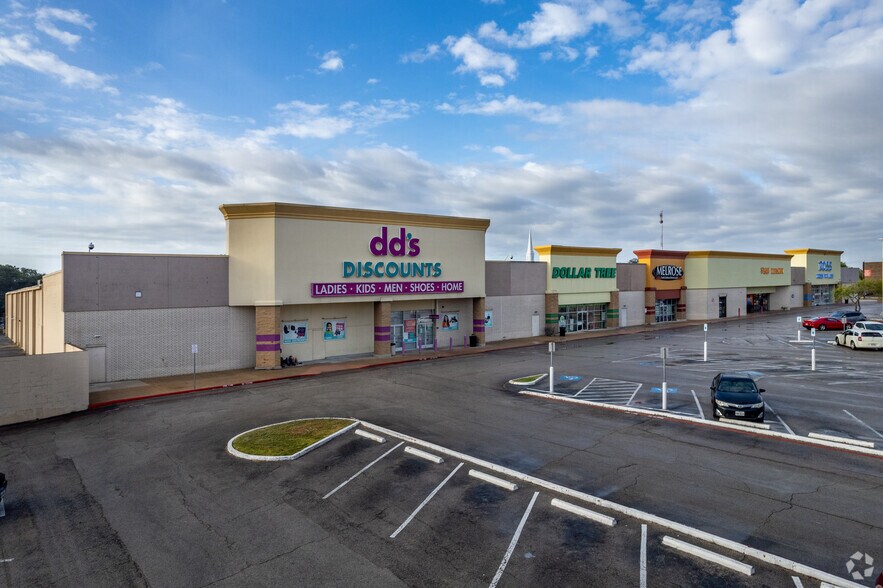 Primary Photo Of 1004 E Southmore Ave, Pasadena Unknown For Lease