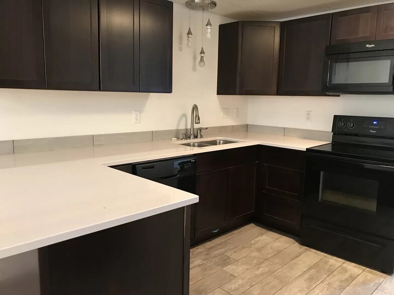 More Photos Of 404-420 W Adams St, Macomb Apartments For Sale
