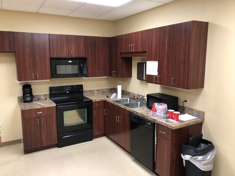More Photos Of 433 E Commonwealth Blvd, Martinsville Medical For Lease
