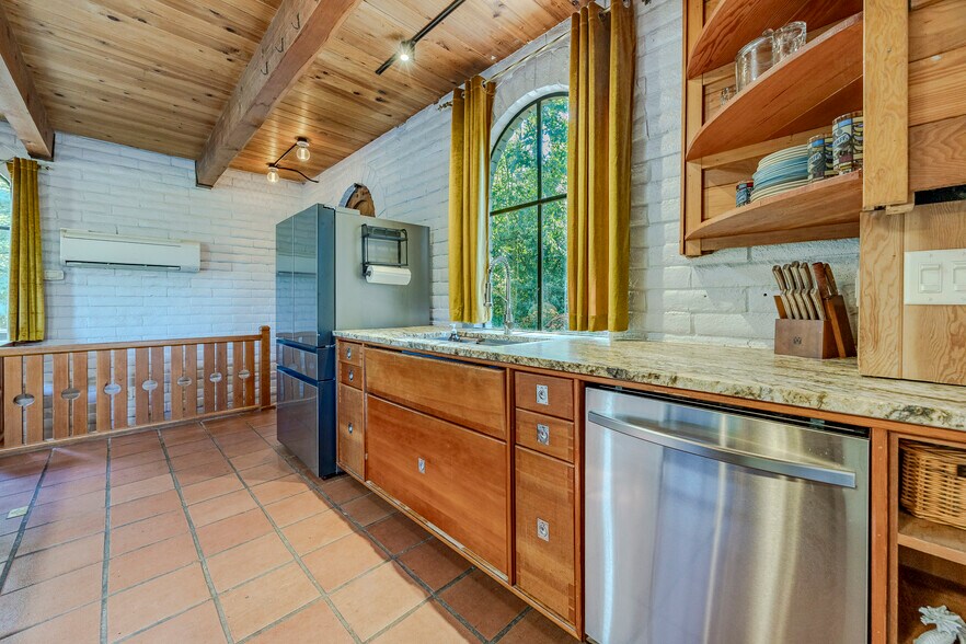 More Photos Of 1820 E 28th Ave, Eugene Multifamily For Sale