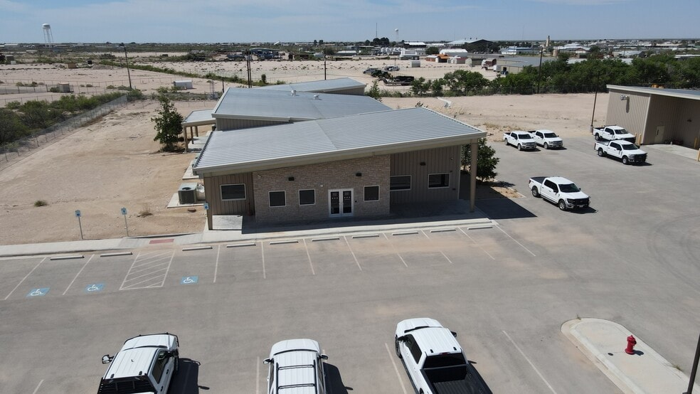 More Photos Of 2484 Betty ave, Monahans Warehouse For Sale