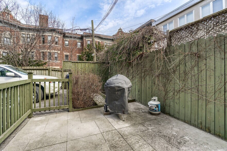 More Photos Of 4 Oriole Gdns, Toronto Apartments For Sale