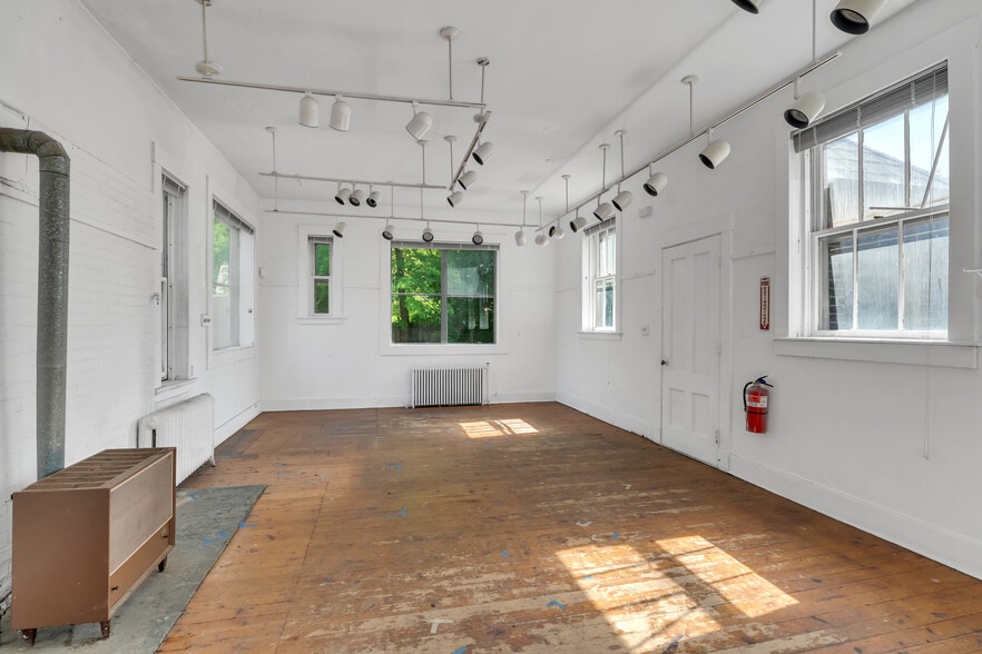 More Photos Of 51 Trumbull St, New Haven Office For Sale