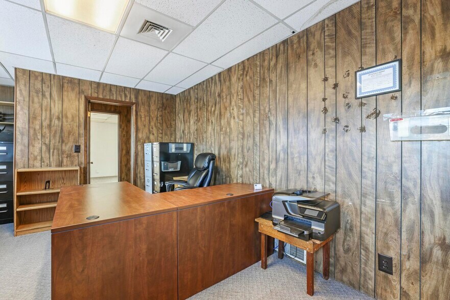 More Photos Of 507 Main Ave W, Twin Falls Flex For Sale