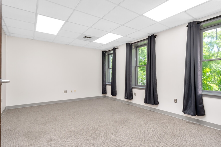 More Photos Of 1 N Market St, Frederick Storefront Retail Office For Lease