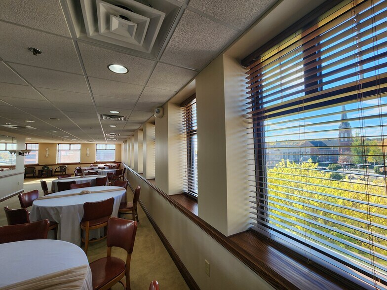 More Photos Of 19 E Washington St, New Castle Loft Creative Space For Lease