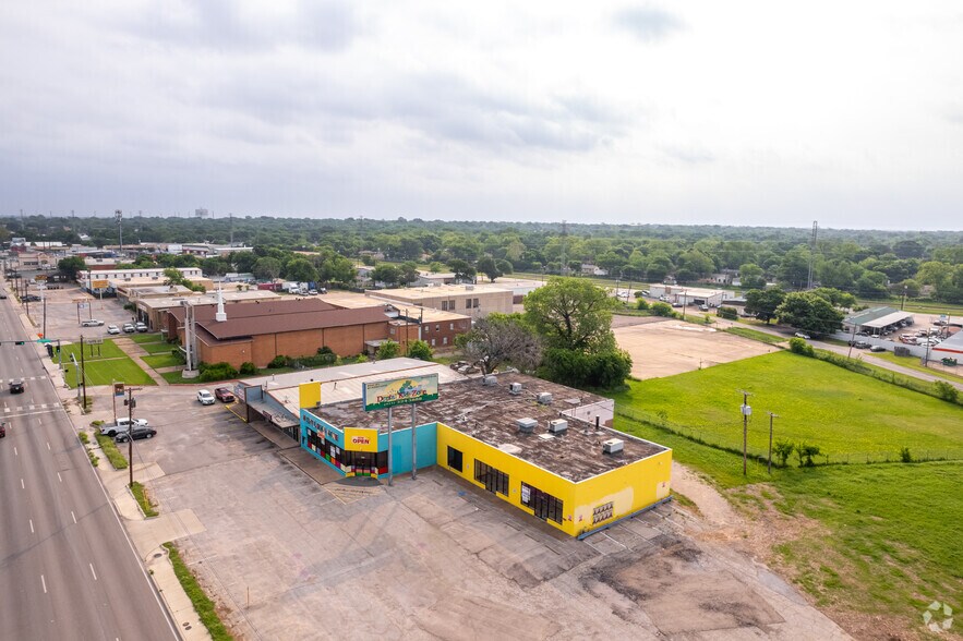 More Photos Of 11000 Garland Rd, Dallas Unknown For Lease