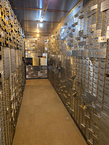 More Photos Of 5522 6th Ave, Kenosha Restaurant For Sale