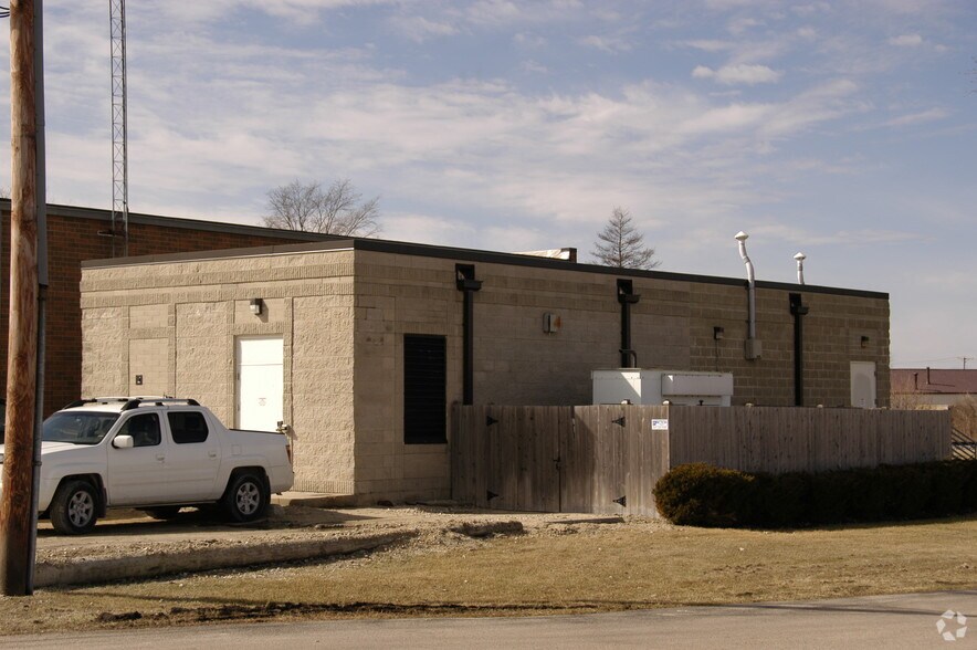 More Photos Of 11N024 Rippburger Rd, Plato Center Manufacturing For Lease
