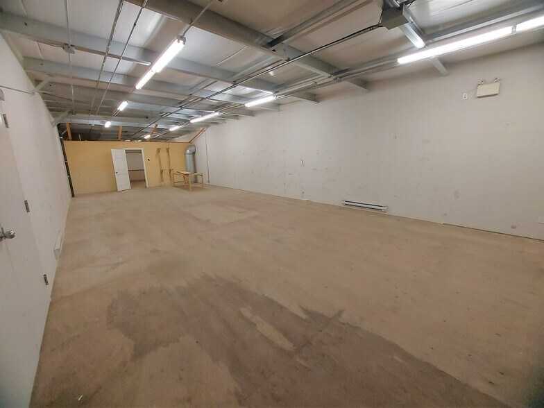 More Photos Of 342 Laura Ave, Red Deer County Auto Repair For Sale