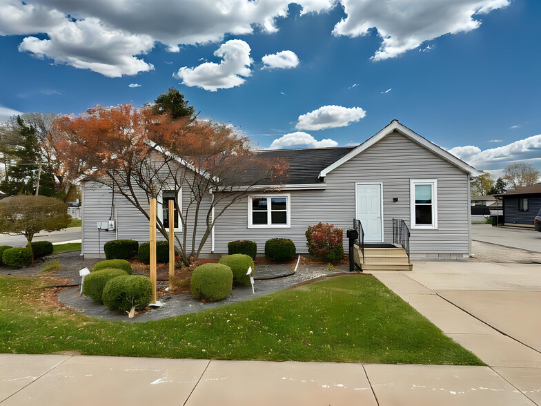 Primary Photo Of 405 W Division St, Coal City Medical For Sale