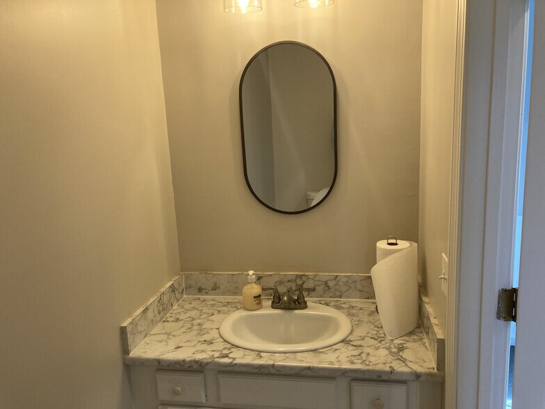 More Photos Of 123 Elm St, Old Saybrook Medical For Sale