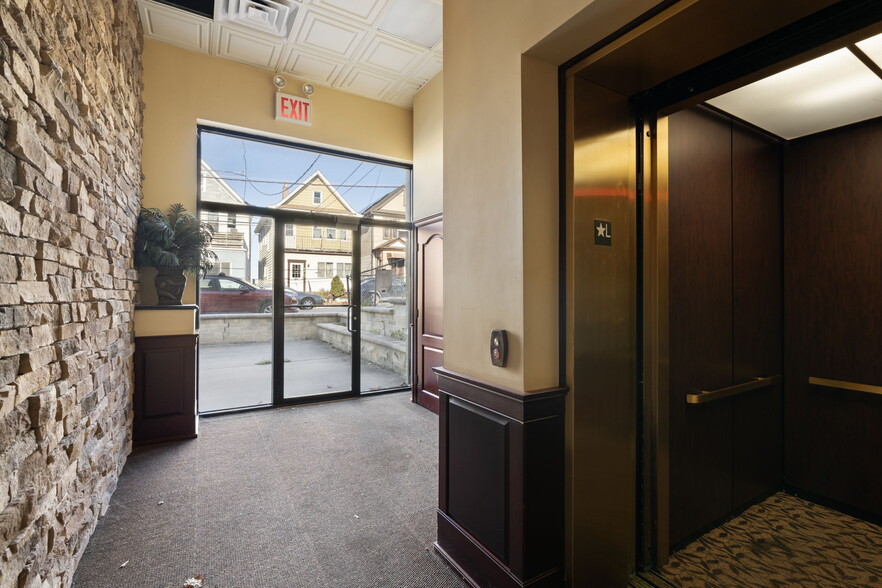 More Photos Of 188 Van Buren St, Staten Island Warehouse For Sale