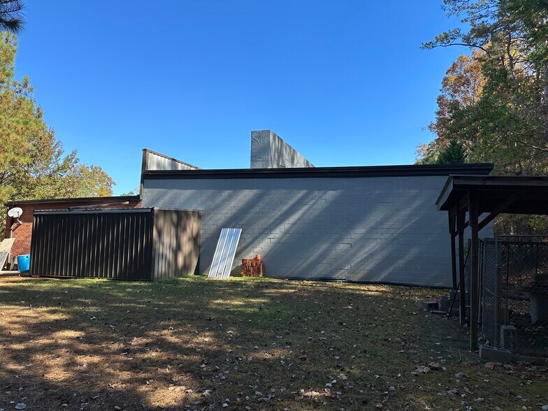 More Photos Of 6190 Parkway North Dr, Cumming Light Distribution For Sale