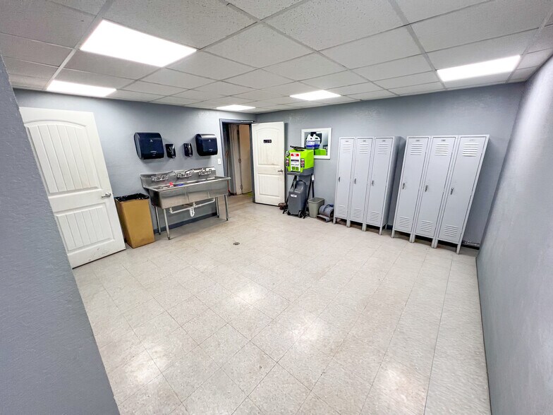 More Photos Of 1105 S Grandview Ave, Odessa Industrial For Sale