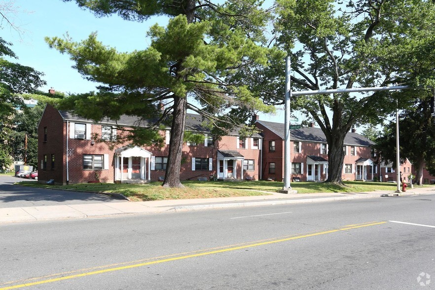 More Photos Of 35 Woodland Dr, Hartford Apartments For Sale