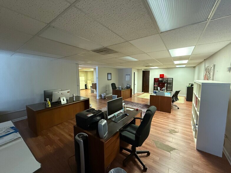 More Photos Of 3112 Plumwood St, Fort Worth Office For Sale