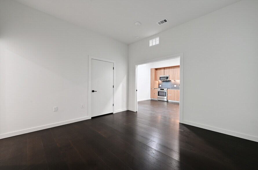 More Photos Of 2209 S First St, Austin Apartments For Sale