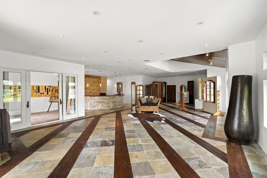 More Photos Of 1703 Highway 35 S, Rockport Office Residential For Lease