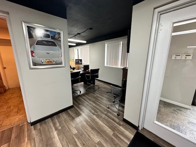 More Photos Of 31 Central Dr, Farmingdale Warehouse For Lease