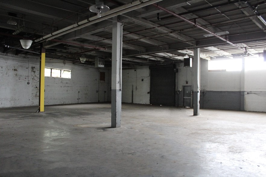 More Photos Of 4939 Van Dam St, Long Island City Warehouse For Lease