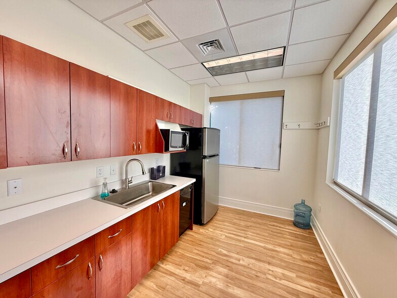 More Photos Of 76 Peachtree Rd, Asheville Medical For Lease