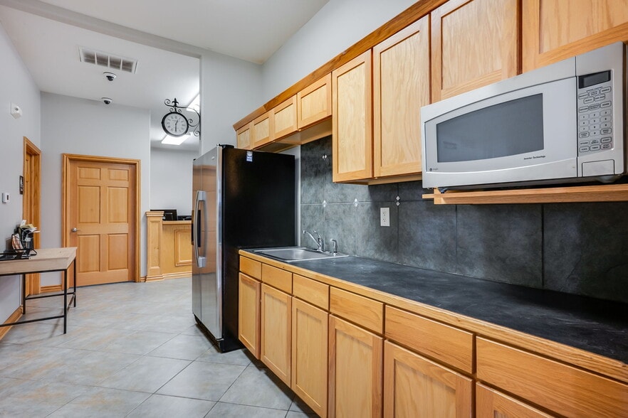 More Photos Of 801 N River St, Derby Warehouse For Sale