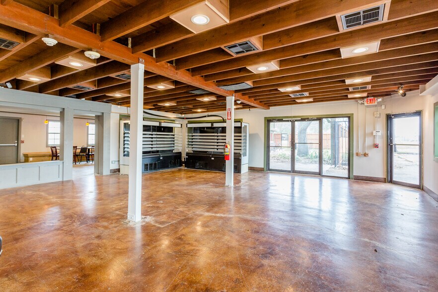 More Photos Of 15407 Highway 36, Needville Restaurant For Sale