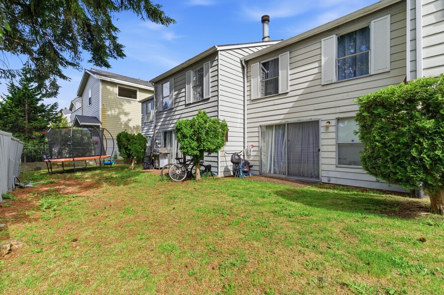 More Photos Of 1527 NE 150th St, Seattle Apartments For Sale