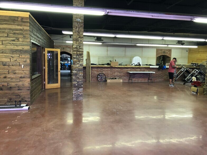 More Photos Of 1727 S Agnew Ave, Oklahoma City Service For Lease
