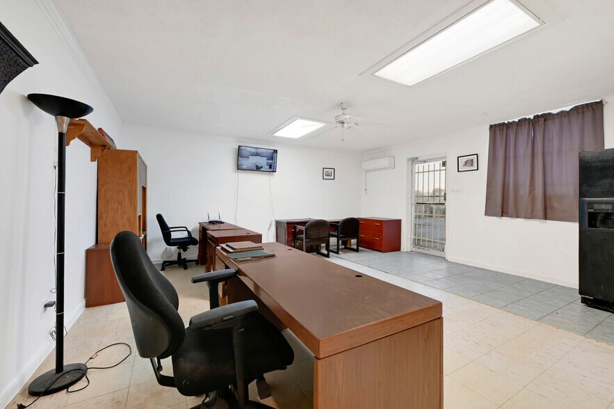 More Photos Of 5206 Telephone Rd, Houston Freestanding For Lease