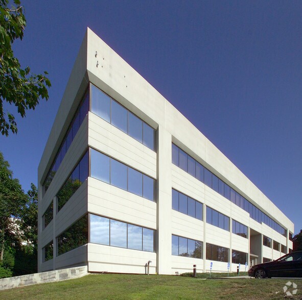 More Photos Of 400 Bayonet St, New London Medical For Sale