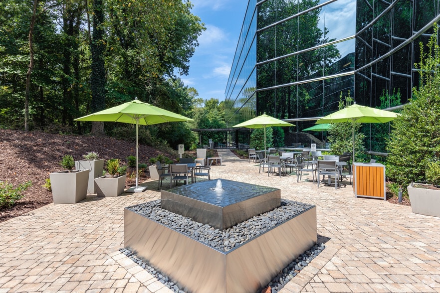 More Photos Of 10101 David Taylor Dr, Charlotte Office For Lease