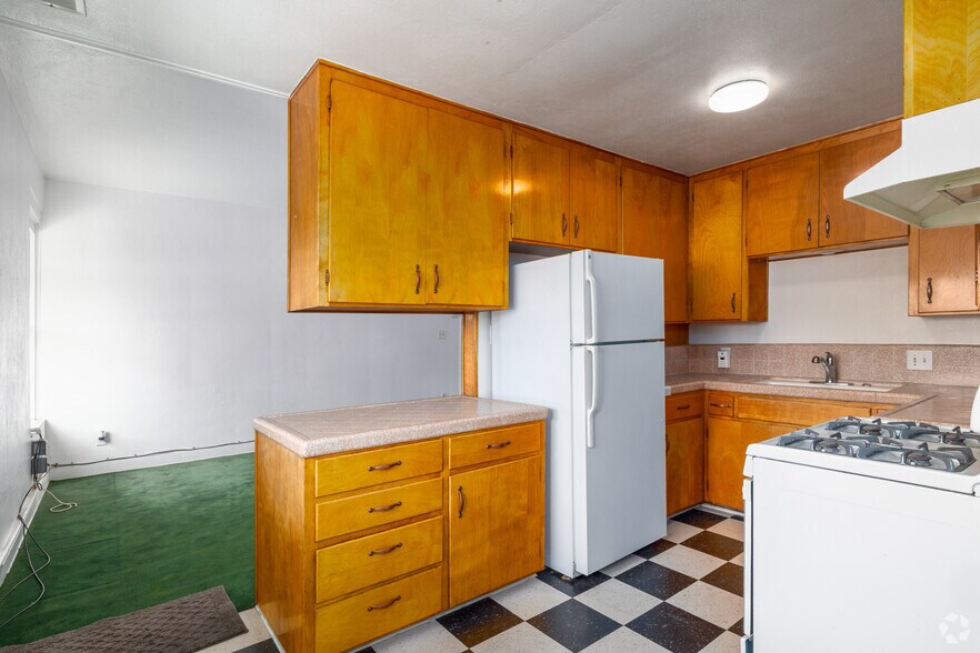 More Photos Of 2808-22 State St, Carlsbad Movie Theatre For Sale