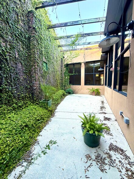 More Photos Of 919 King St, Jacksonville Storefront For Sale