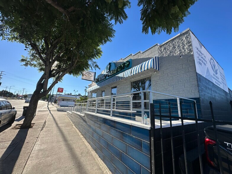 More Photos Of 7616 Foothill Blvd, Tujunga Freestanding For Sale