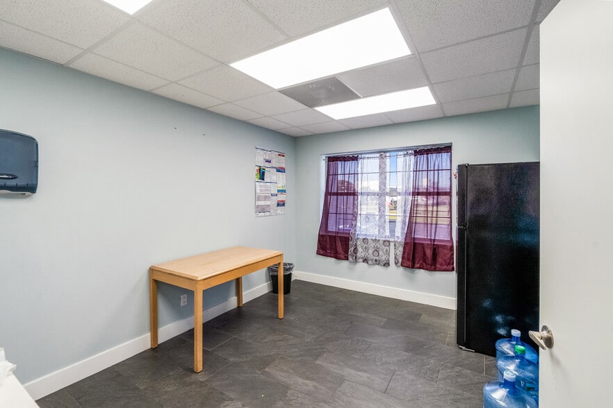 More Photos Of 1615 14th Ave, Vero Beach Medical For Sale