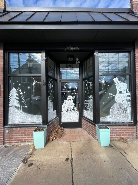 More Photos Of 5 E King St, Malvern Storefront Retail Office For Lease