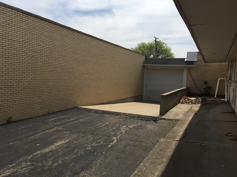 More Photos Of 2317-2323 E Lincolnway, Sterling Medical For Lease