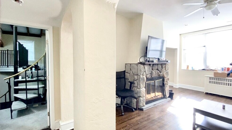 More Photos Of 8329 Delaware Ave, Upper Darby Service For Sale