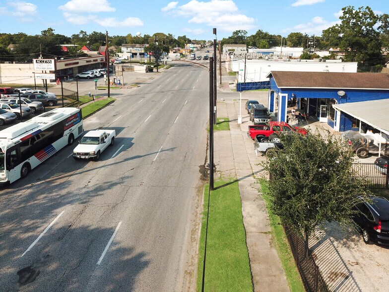 More Photos Of 1106 Wayside Dr, Houston Auto Repair For Sale