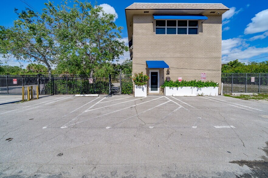 More Photos Of 234 NE 4th Ave, Delray Beach Warehouse For Sale