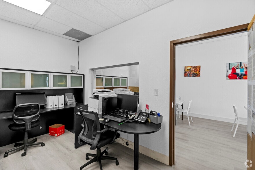 More Photos Of 2601-2675 S Military Trl, West Palm Beach Storefront For Lease